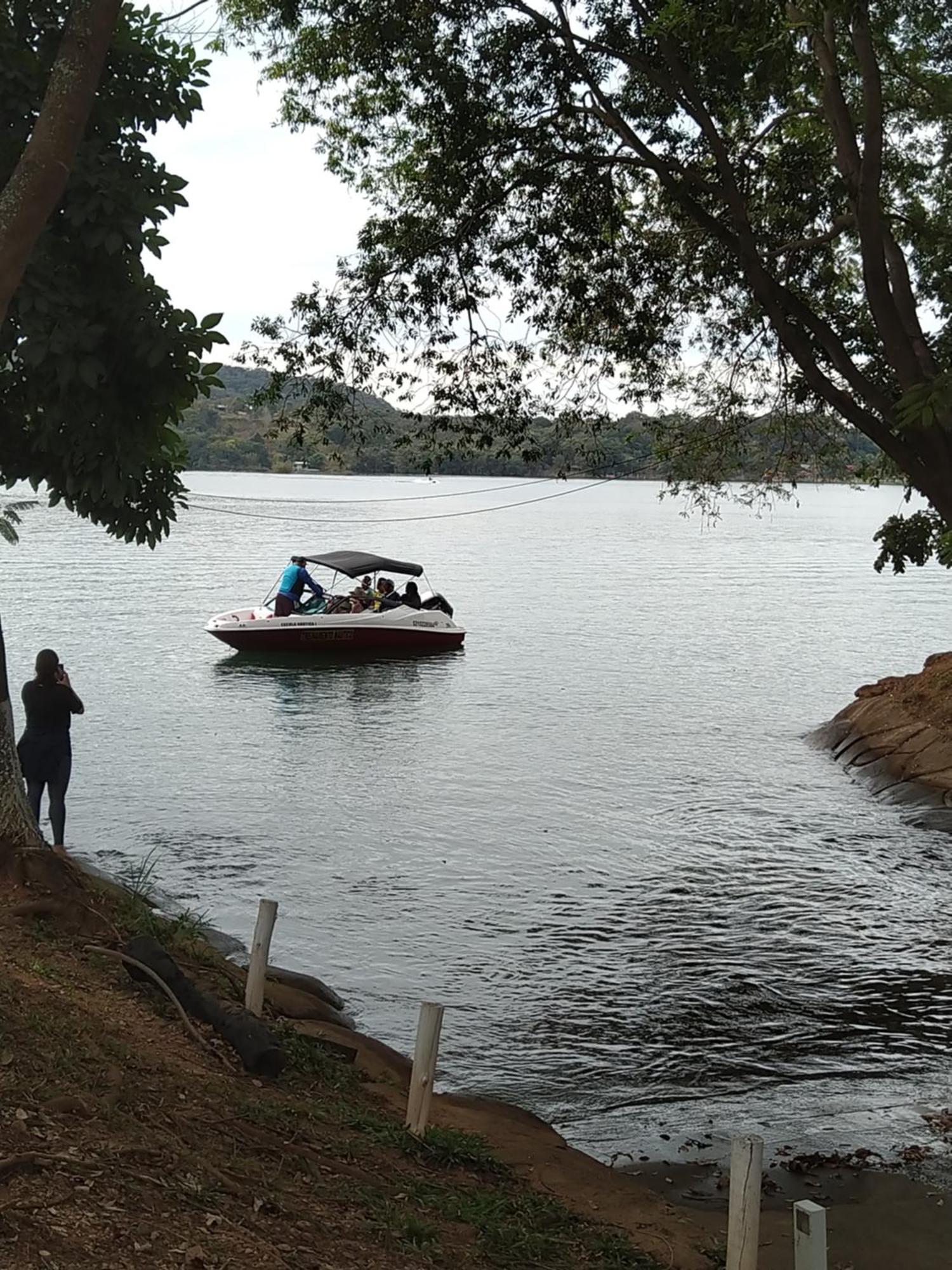 Apartamento Do Lago, Com Churrasqueira Privativa , Cozinha , Internet Banda Larga, Rampa Barco E Jet, Pesqueiro - B101 카우다스노바스 외부 사진